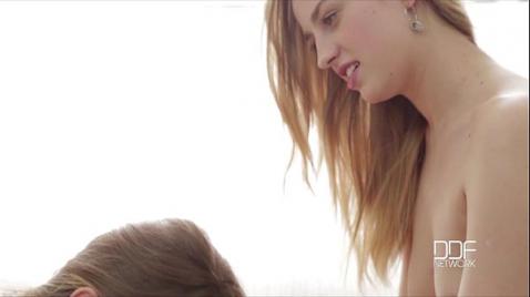 Chamei duas prostitutas para um sexo variado.