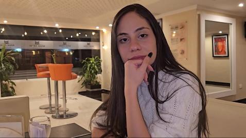 Sexo com uma jovem morena