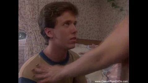 A boceta de uma mãe velha é melhor que a mão de um menino