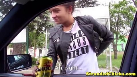 Garota tcheca apaixonada com buceta perfurada curte sexo