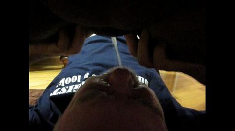 A mulher mijou na boca do homem