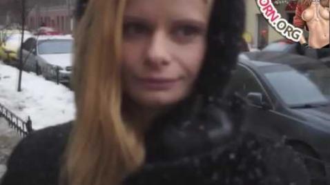 Um homem queria fazer um filme sobre uma mulher madura e fazer sexo com ela.