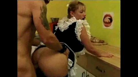 Um homem fodeu sua empregada de uniforme e meias