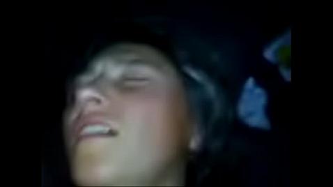 Nua e bêbada, eles a filmam