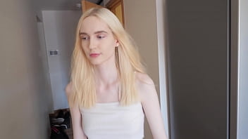 Милая блондинка удовлетворила отчима