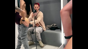 Горячая русская девка в примерочной