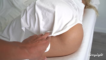 Гибкая блондинка в жарком сексе